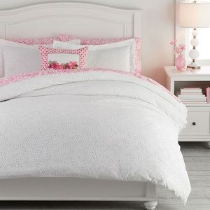 Pottery Barn Kids Lilly Pulitzer Eyelet Queen Duvet and Two Shams